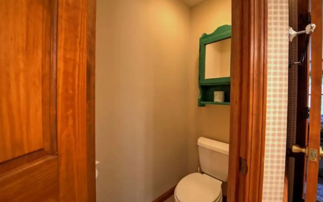 Lilly's Mountain Getaway - 4 Br Home