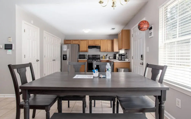 Basketball Court Cozy 3 BR in Decatur