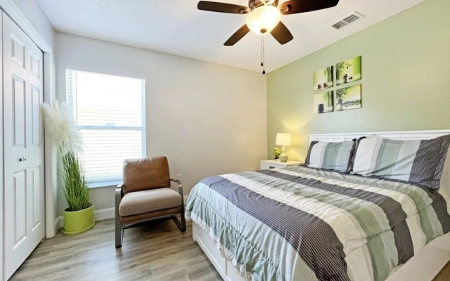 Lakeside Sunset 3 Bedroom by RedAwning