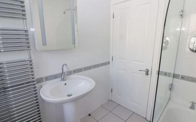 3 Strawberry Close