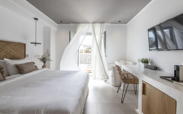 Adorno Beach Hotel & Suites