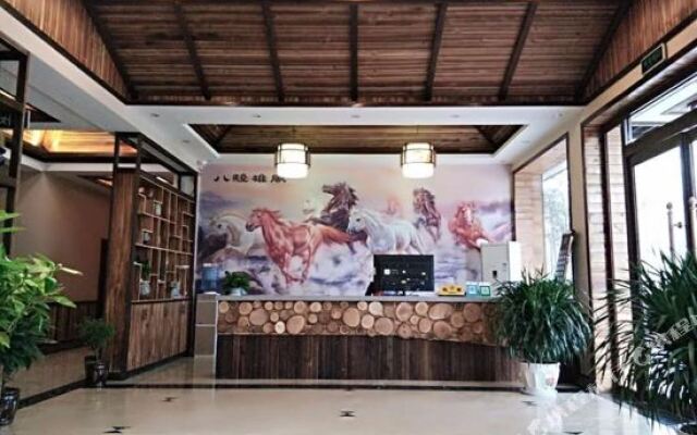 Huashan Outdoor Theme Hotel