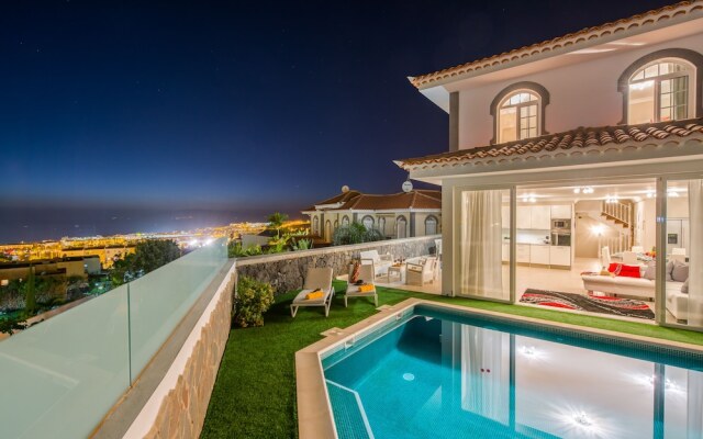 Luxury Villa Ocean View, Heated Pool