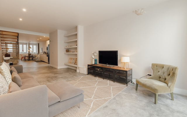 Urban Refuge 4BD by Vacationy