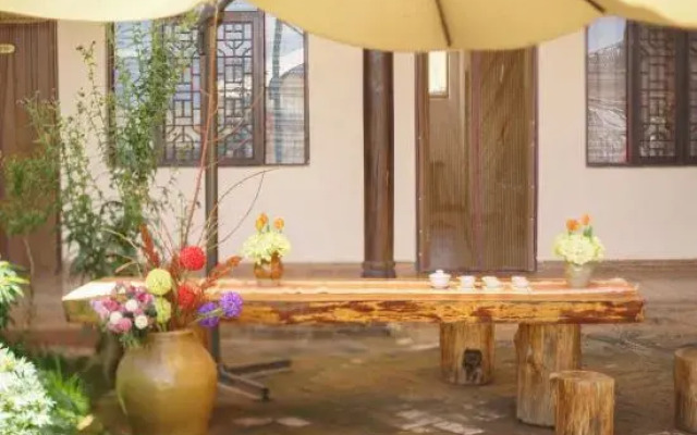 Lugu Lake Pumi Sunshine Hotel