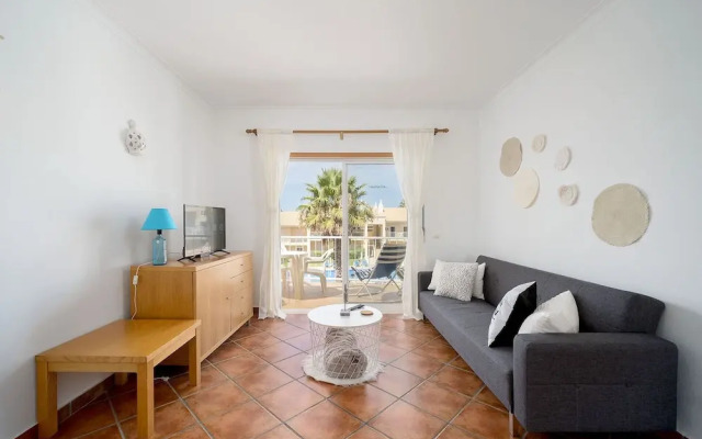Albufeira Palm Tree With Pool by Homing