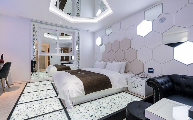 Theban Hotel