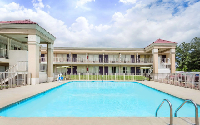 Days Inn by Wyndham Greensboro Airport