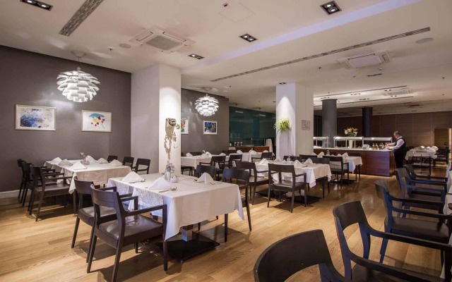 Atrium Hotel