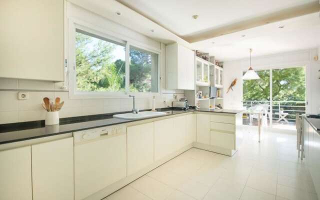 Villa Cossis Beach TVL 32