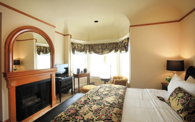 The Charles Pacific Grove - Artfully Designed Inclusive Inn