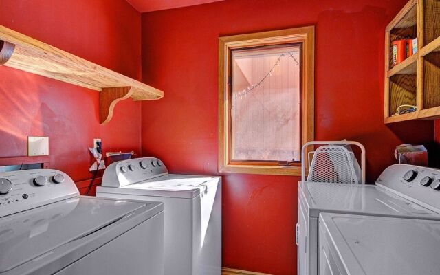 Gold King Lodge 8 Bedroom Home by RedAwning