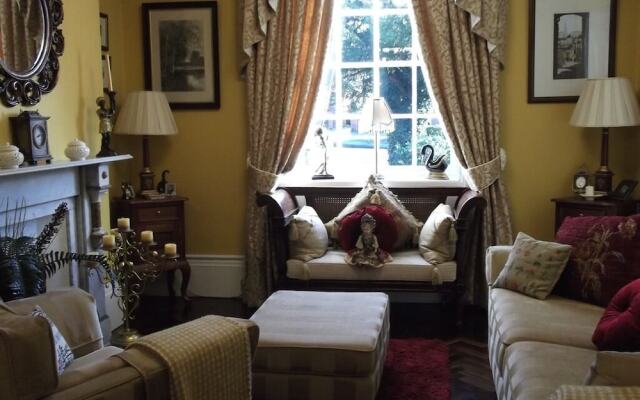 Holly House Bed & Breakfast