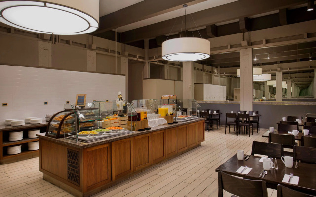 Hilton Oakland Airport Hotel