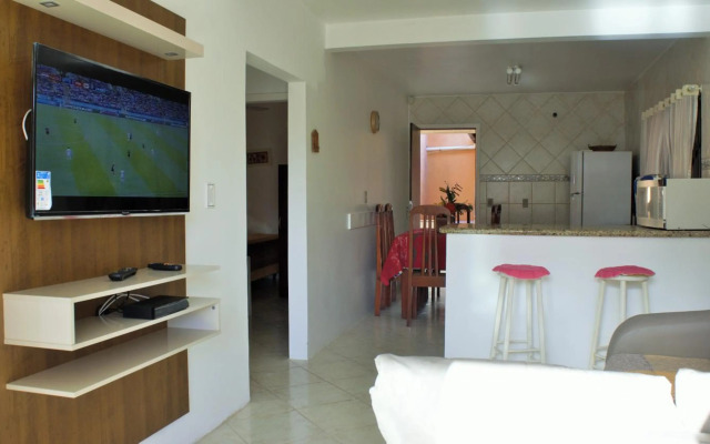 Casa 02 dorm na Rua Salmao