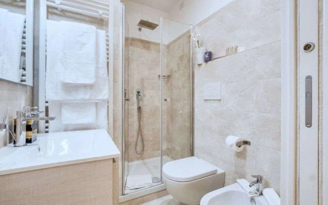 Azalea-lovely Flat in top Location/trevi'sfountain