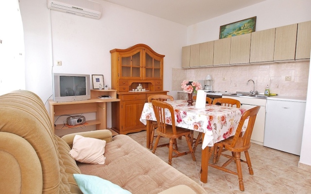 Apartment 860