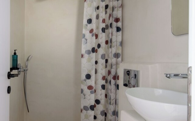 Ryolithos Suites