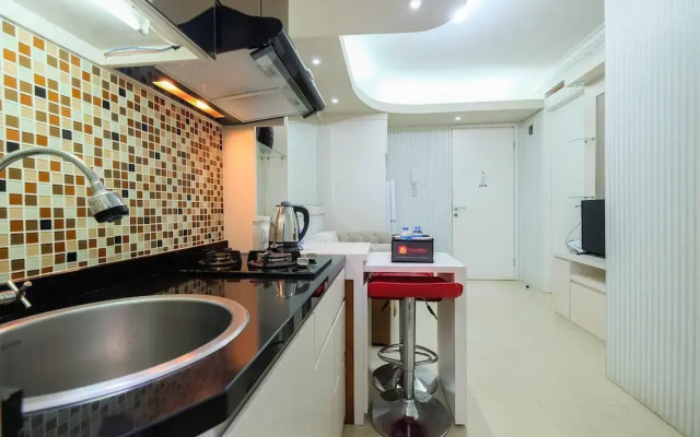 Comfy 2BR Bassura City Apartment Near Bassura Mall