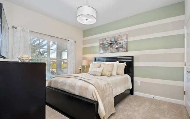 Super nice townhome near Disney with private pool