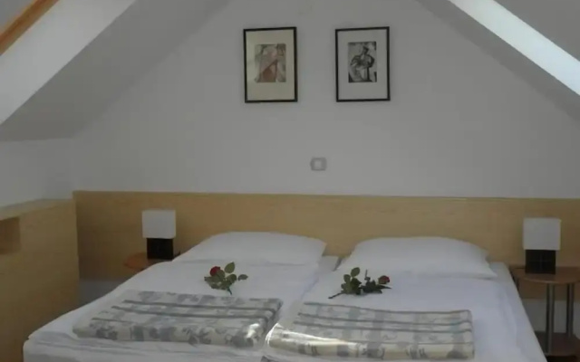 Apartments and Rooms Oliviers
