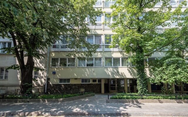 Friends Avenue Apartment