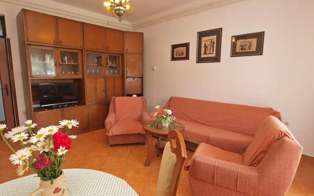 Apartment 439