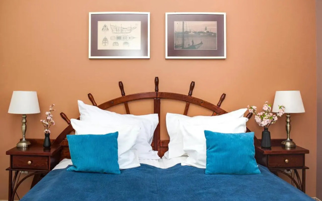Port Hotel