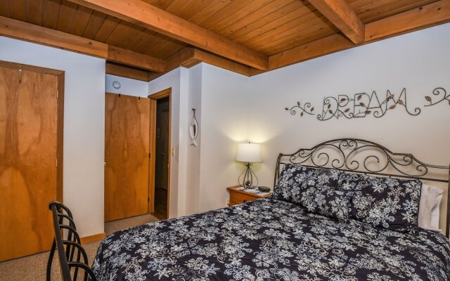 Bear Mountain Lodge 4 Bedroom House