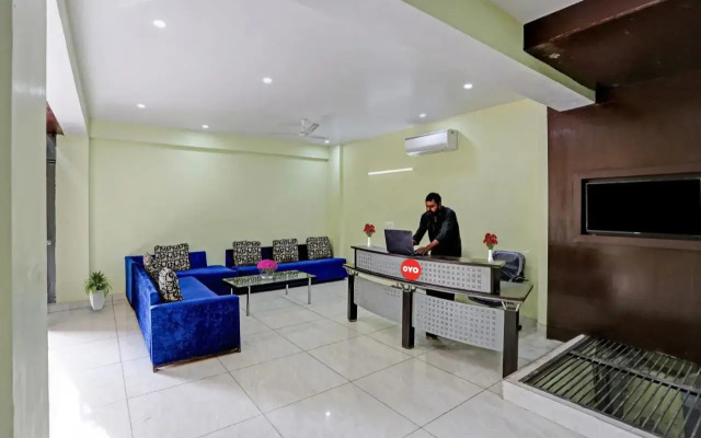 Oyo Flagship 700795 Pl Residency
