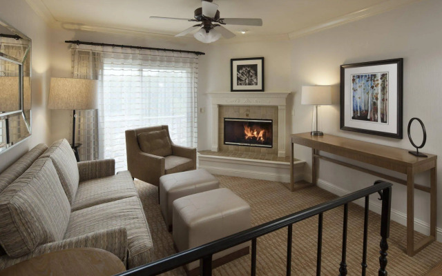 Pelican Inn & Suites