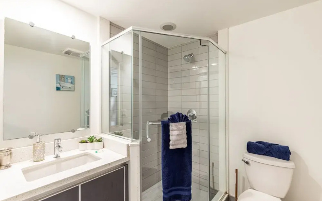 Fully Furnished 3br Apartment On Poinsettia Pl 3 Bedroom Apts by RedAwning