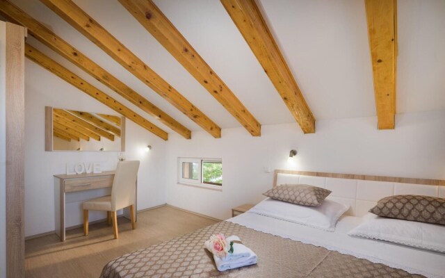 Amazing Home in Milna With 6 Bedrooms, Wifi and Outdoor Swimming Pool