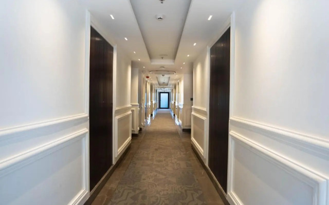 Hanric by Eight Continents Ikshana Luxe