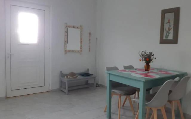 Renovated apartment in Adelianos Kampos
