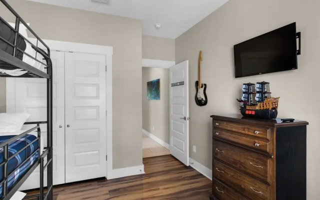 Cozy 4-br Beachside Escape