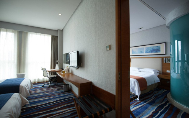 Holiday Inn Express Chongqing Guanyinqiao by IHG