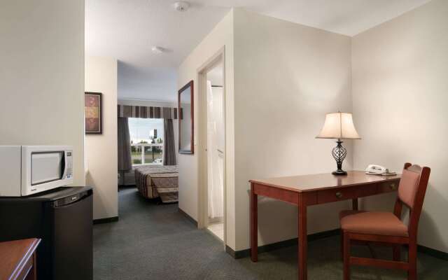 Travelodge by Wyndham Stony Plain