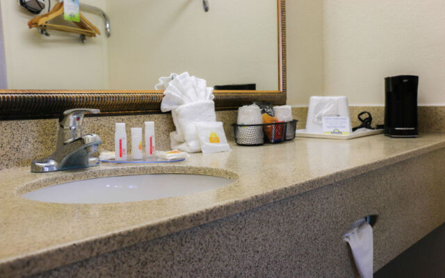 Days Inn By Wyndham Titusville Kennedy Space Center