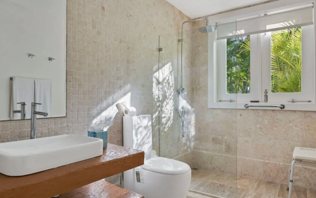 Oceanfront Golf Course Estate w Pool Guest House
