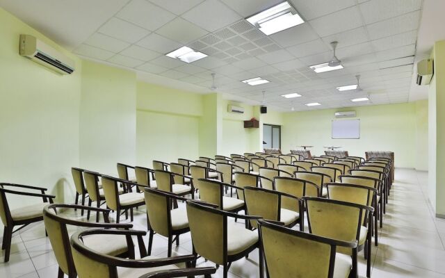 Oyo 2494 Hotel Shree Plaza