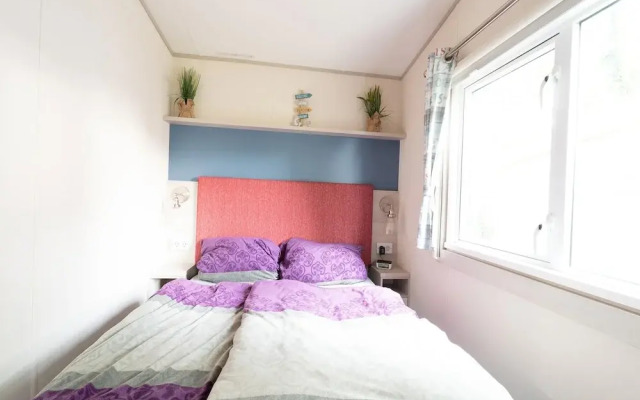 Chalet in Renesse With Garden