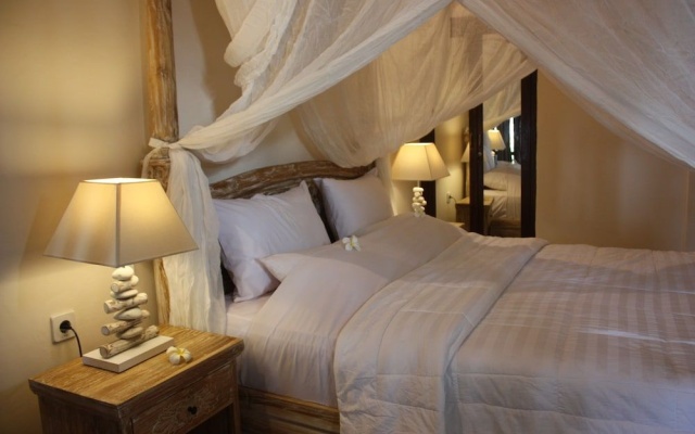 Joglo on the Beach – Guest Rooms – Kaliasem