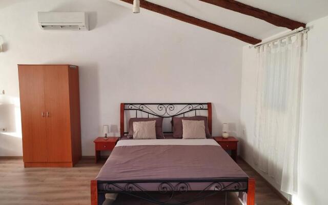 Private Accommodation Kanegra