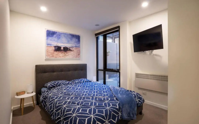 Bond Quarter Loft
