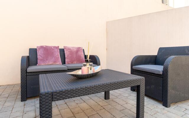 Welcomely - Xenia Boutique House With Garden