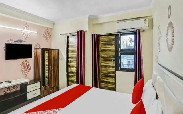 OYO 86348 Hotel crossing republik