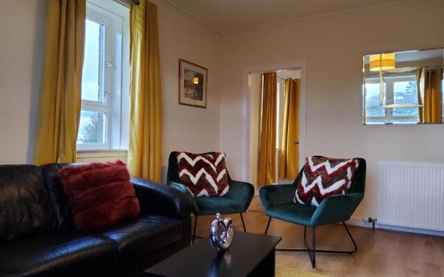 Sensational Stay Serviced Accommodation Aberdeen 4 Bedroom Apt - Bedford Avenue