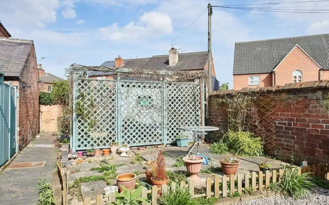 Host Stay Appleton House