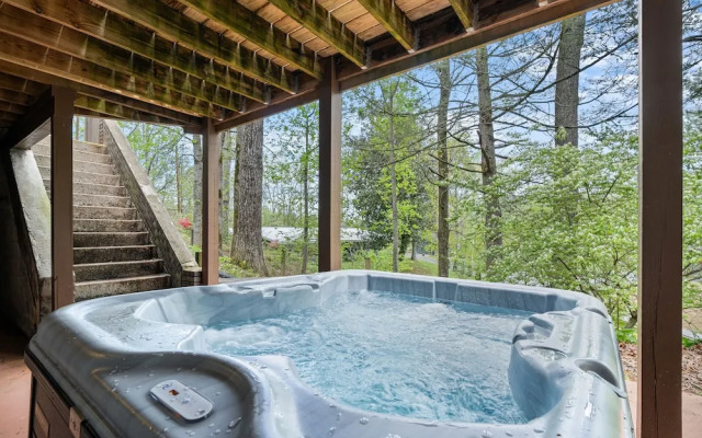 Cosby Mountain Lodge 4 Bedroom Home